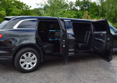 Lincoln MKT Stretch Limousine Photo